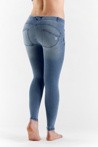 Jeans push up WR.UP® eco denim navetta con strappi e strass