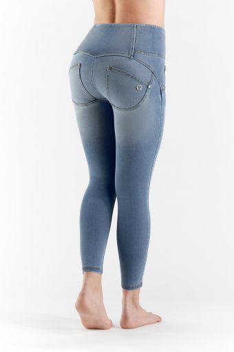 Jeans push-up WR.UP® modèle 7/8 taille haute en denim navette effet usé