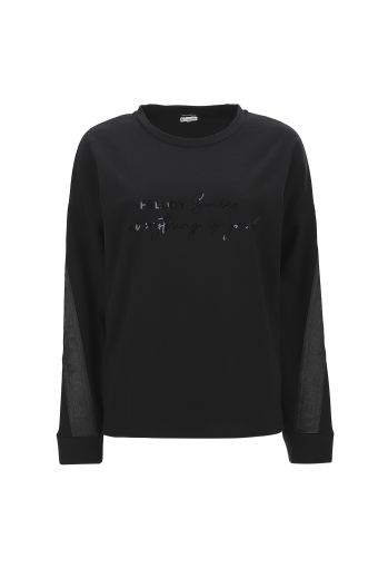 Boxy cropped sweatshirt with a shiny print and tape on the sleeves
