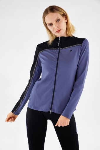 Two-tone yoga shirt with a zip - 100% Made in Italy