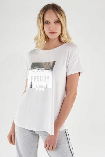 White comfort-fit t-shirt with a silver FREDDY NOW print