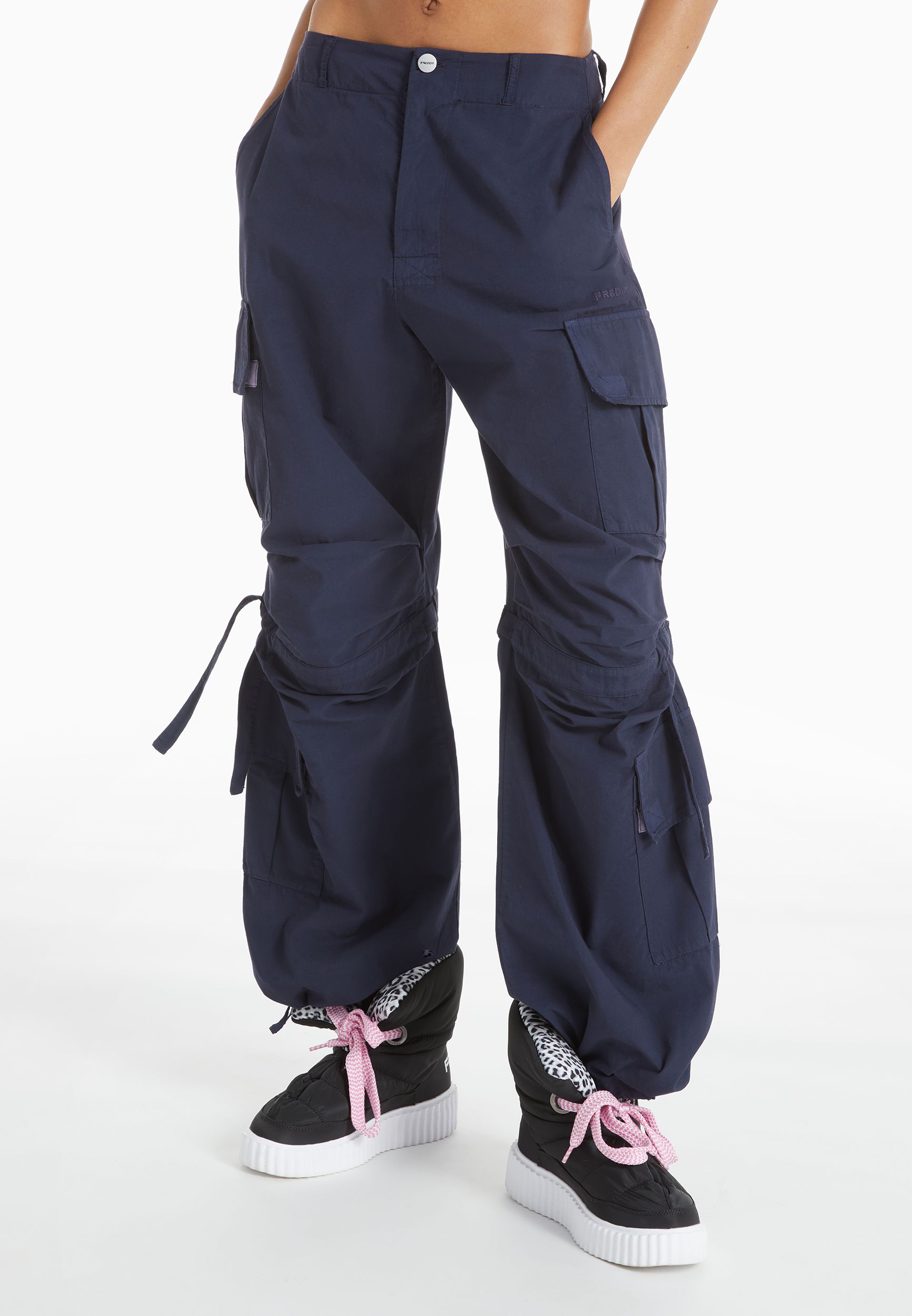 Pantalon cargo avec poches doubles et lacet ajustable