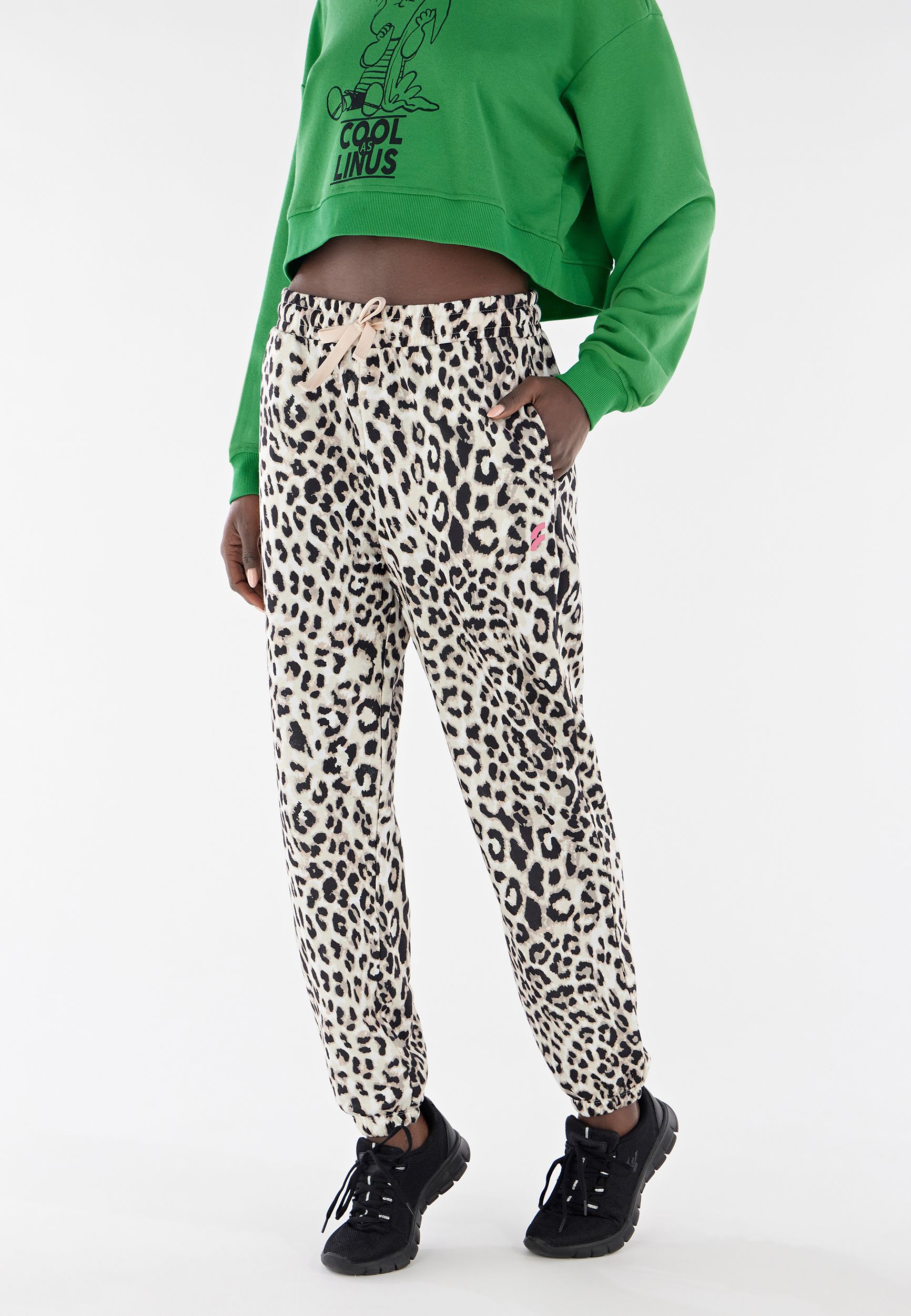 Pantaloni sportivi on sale