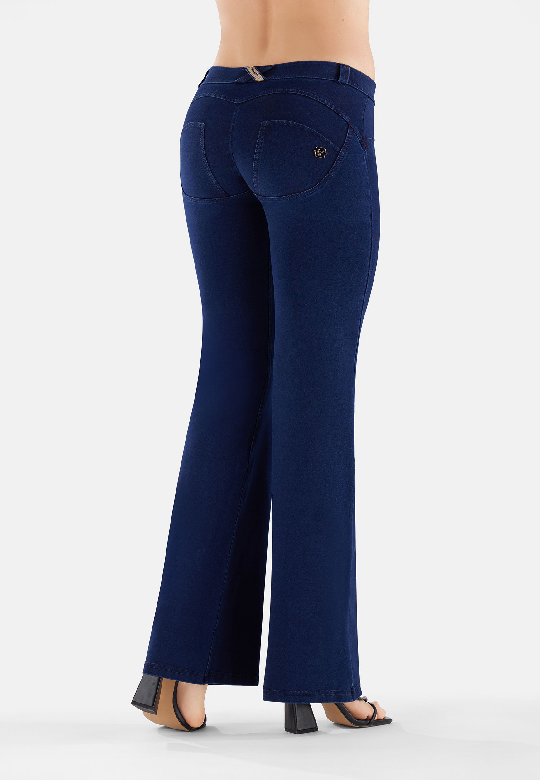 Jeggings push up WR.UP® con fondo super flare e vita bassa