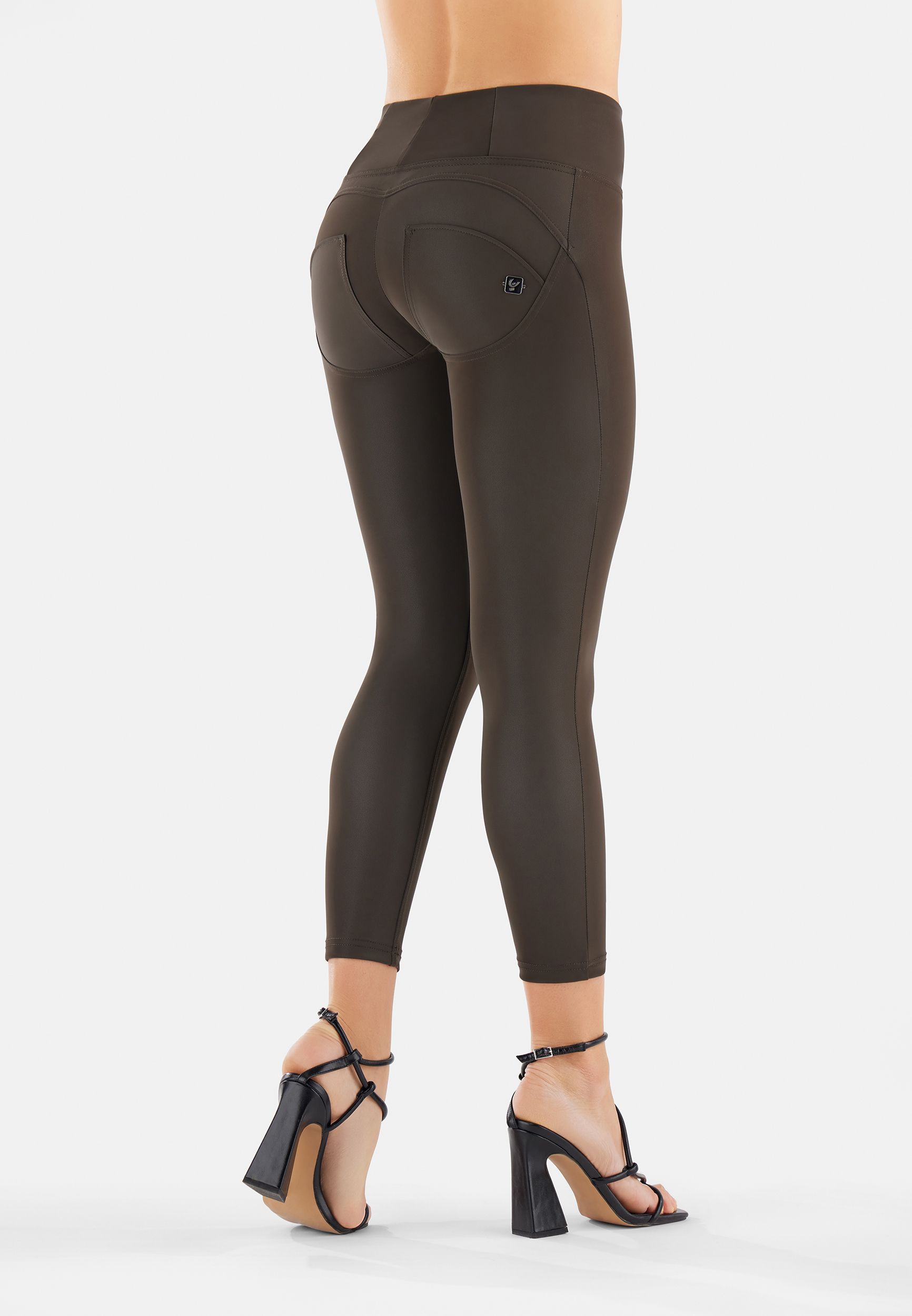 Superskinny WR.UP® shaping trousers in wet-look sustainable faux leather