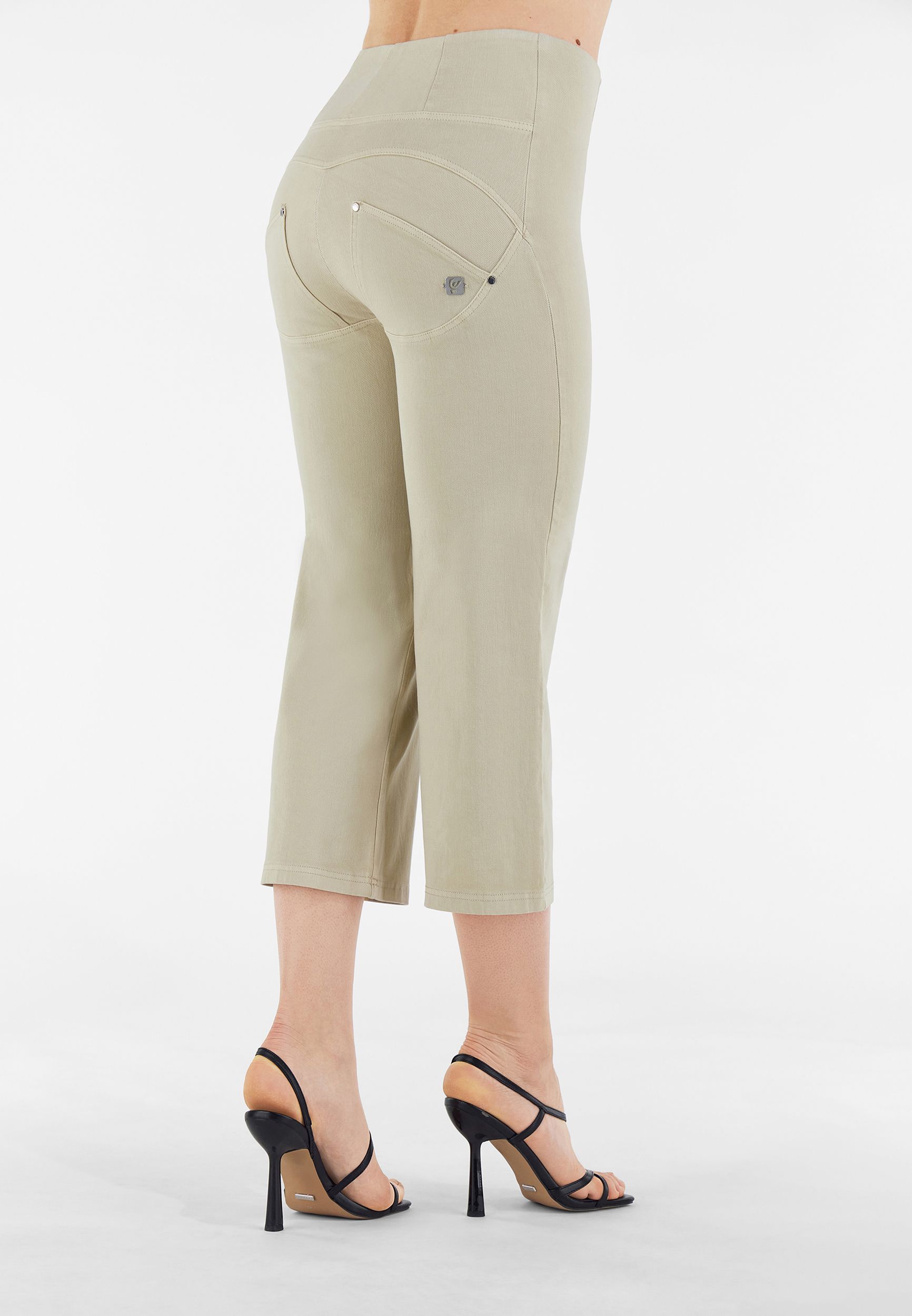 WR.UP® push up Capri trousers in dyed fabric, with high waist in  shuttle-woven denim